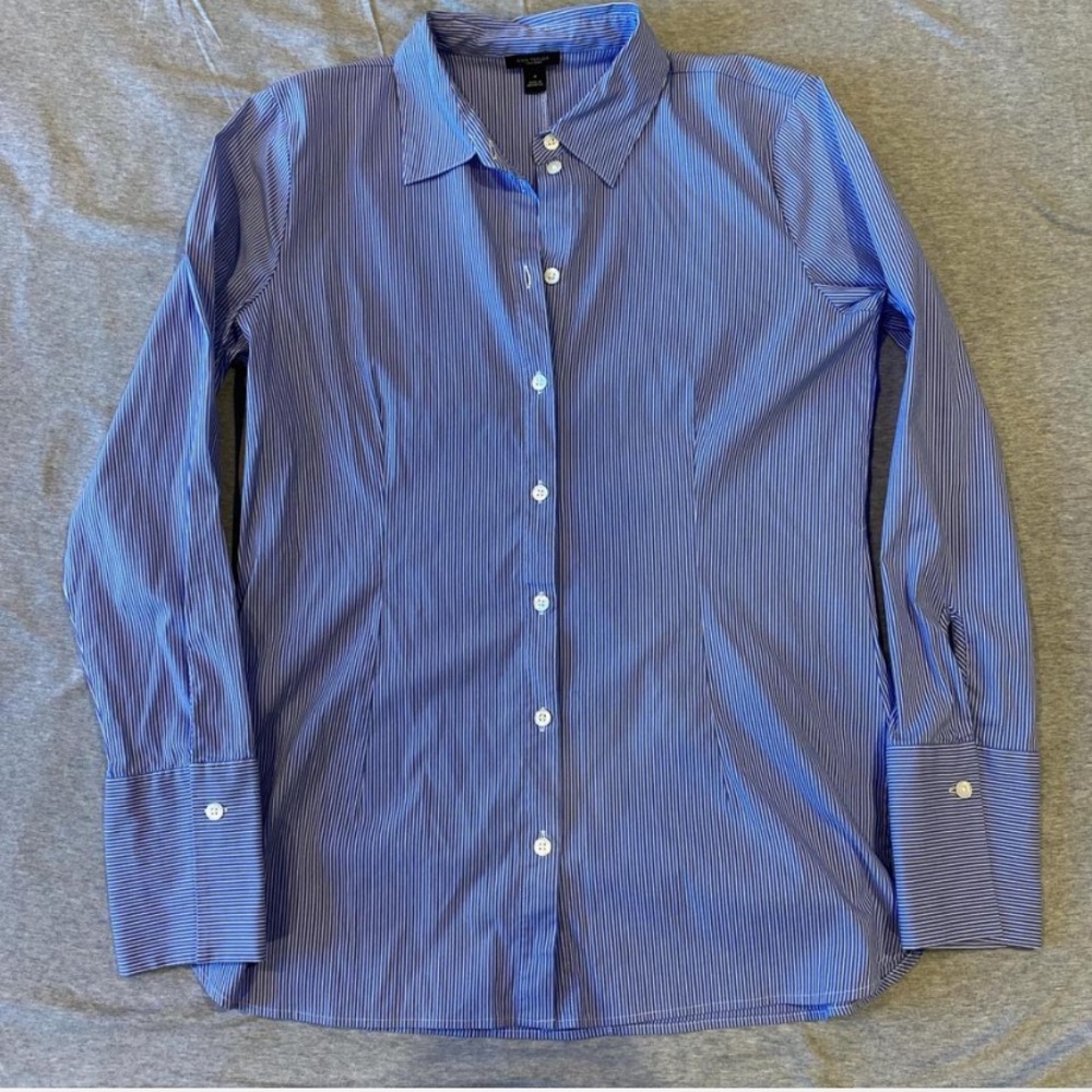 Womens Ann Taylor button up long sleeve shirt
